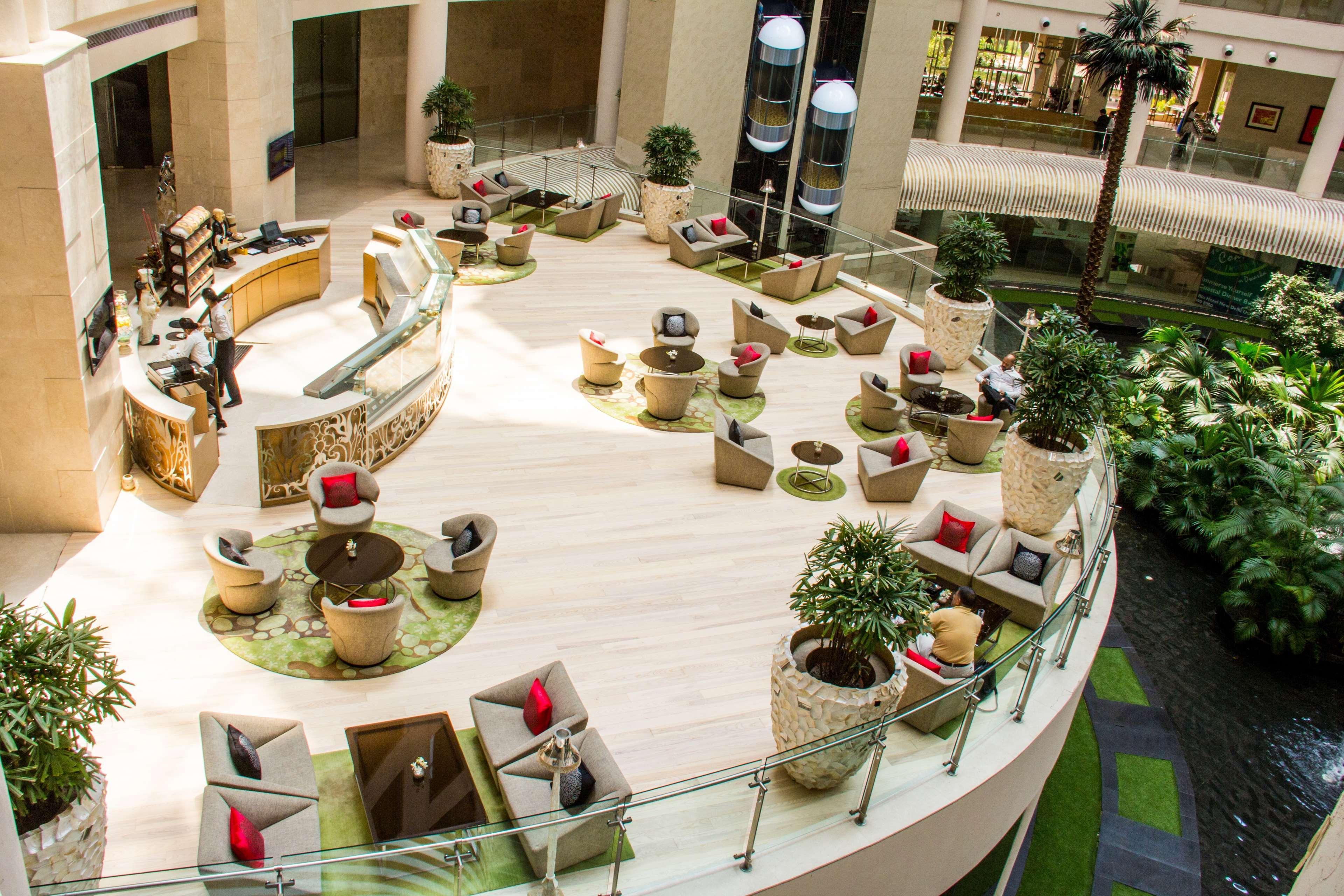 Radisson Blu Hotel New Delhi Dwarka Екстериор снимка The lobby of the hotel