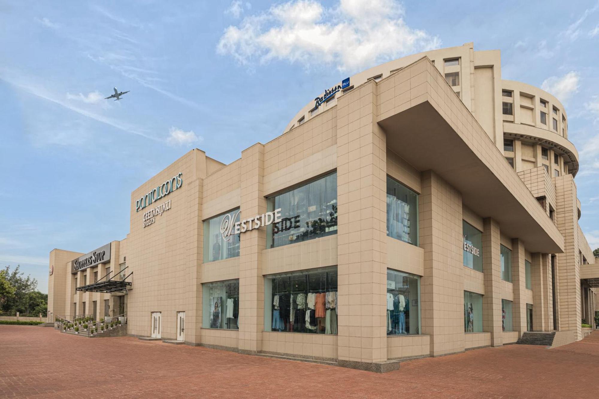 Radisson Blu Hotel New Delhi Dwarka Екстериор снимка Westside, a lifestyle retail store in India