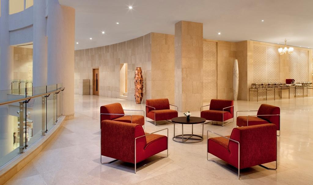 Radisson Blu Hotel New Delhi Dwarka Екстериор снимка The interior of the hotel