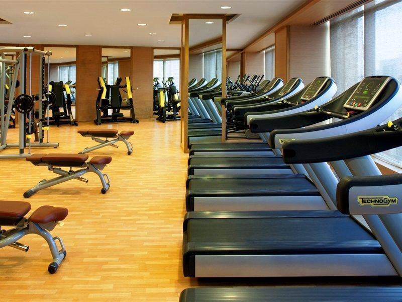 Radisson Blu Hotel New Delhi Dwarka Екстериор снимка The gym at the hotel